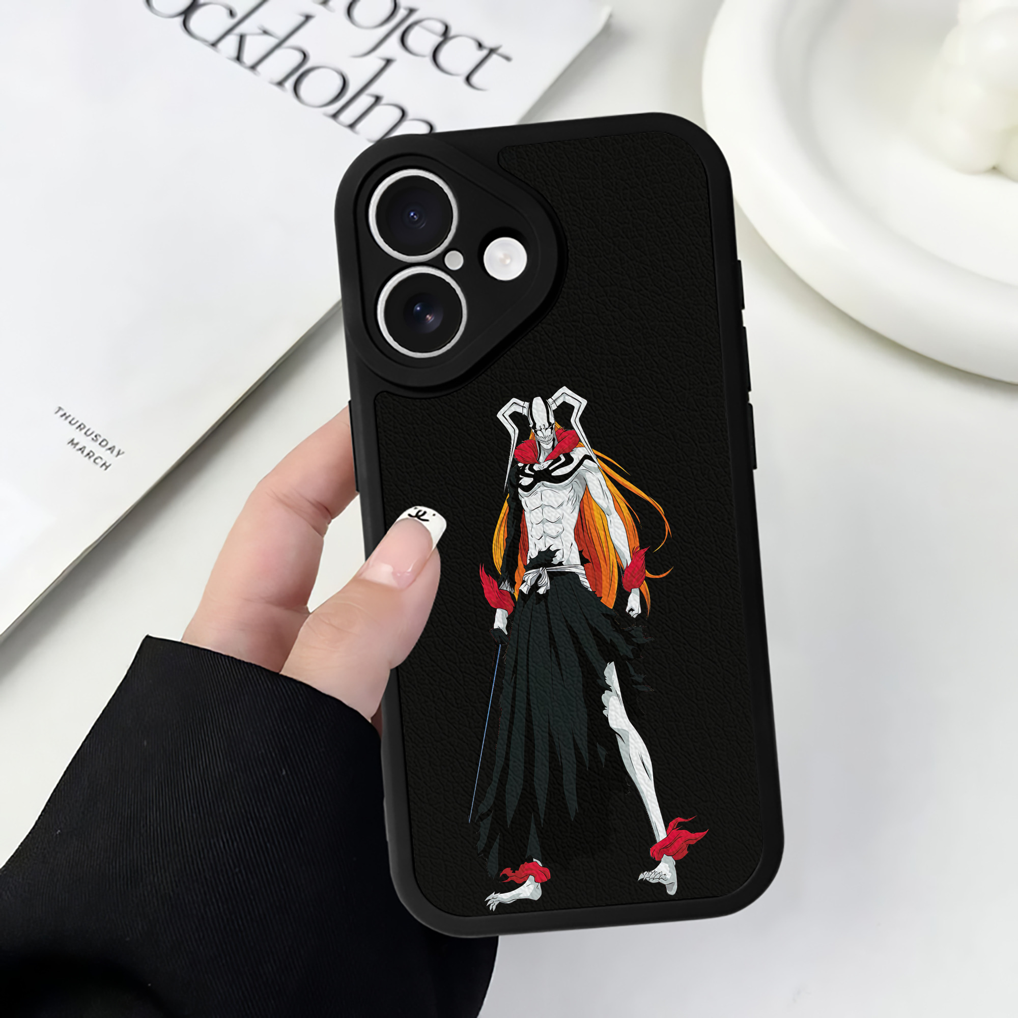 ブリーチ 黒崎一護（くろさき いちご）BLEACH Kurosaki Ichigo 【iPhone 16シリーズ対応】シリコンスマホケース（レザー調） 材質：シリコン
